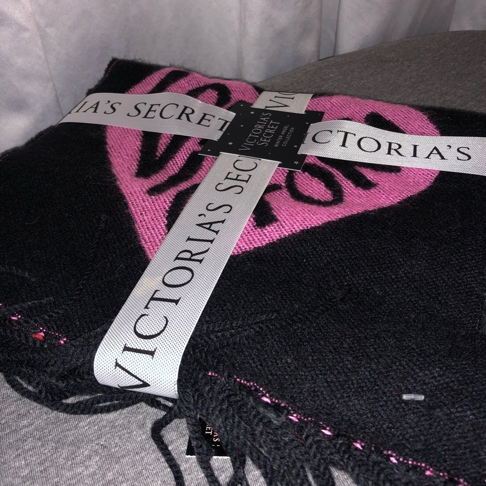 Victoria’s Secret winter collection scarf